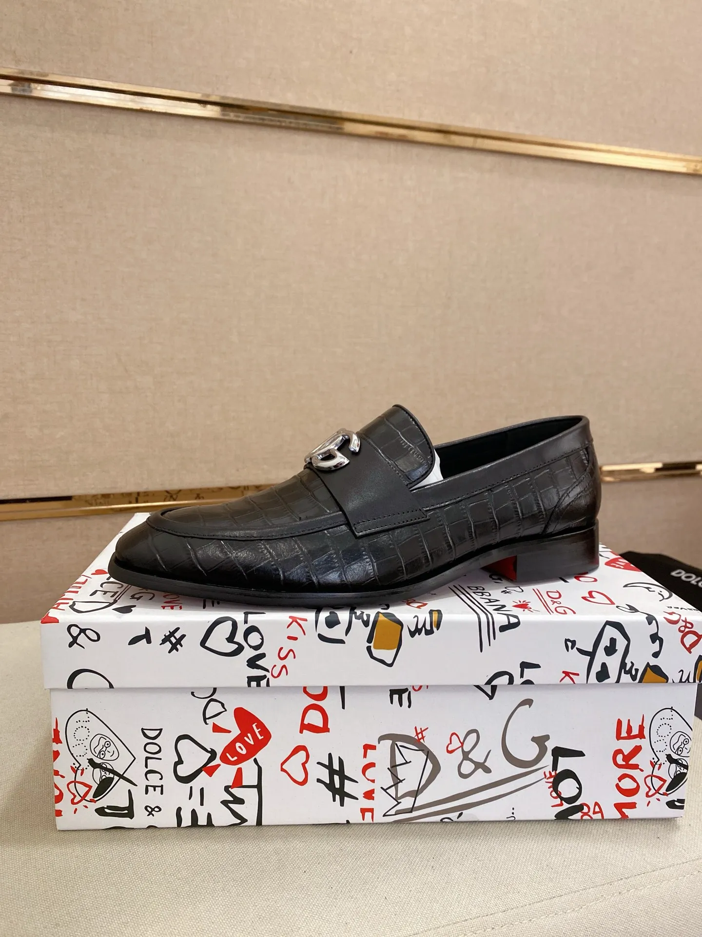 Men's clothing and shoes💰 520💰🌲DG top-notch🔍🔍men's new leather shoes🚹sold at the same time⚠The uppers are imported cowhide from Italy, the entire imported cowhide lining, and imported accessories💪💪, completely 1⃣️ vs. 1⃣️🇮🇹 💪💪, ⚠Sole: The original sole is specially provided by the original factory, the exclusive movable molded sole is super comfortable, ⚠Original factory follow-up goods, 🔍🔍high quality, can be entered and exited at will, welcome to compare ⚠Size number: 38-44. Can be customized 45 non-returnable